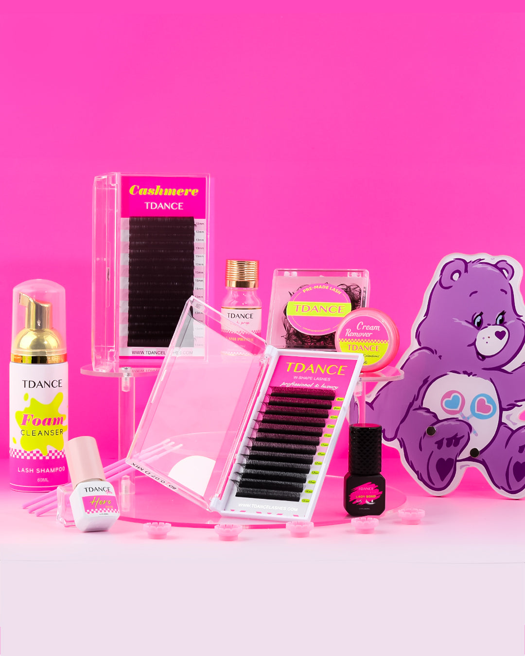 The Importance of Mirrors in Eyelash Extensions: A Professional's Guide