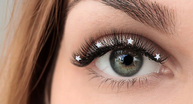 How to Choose the Perfect Eyelash Extensions and Glues for a Stunning Christmas Day Look?